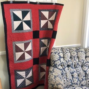 Beautiful Quilt with plaid detailing Cotton 56x76”